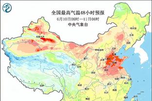 受伤瞬间：球童站着没动 文班没注意踩了上去扭了脚